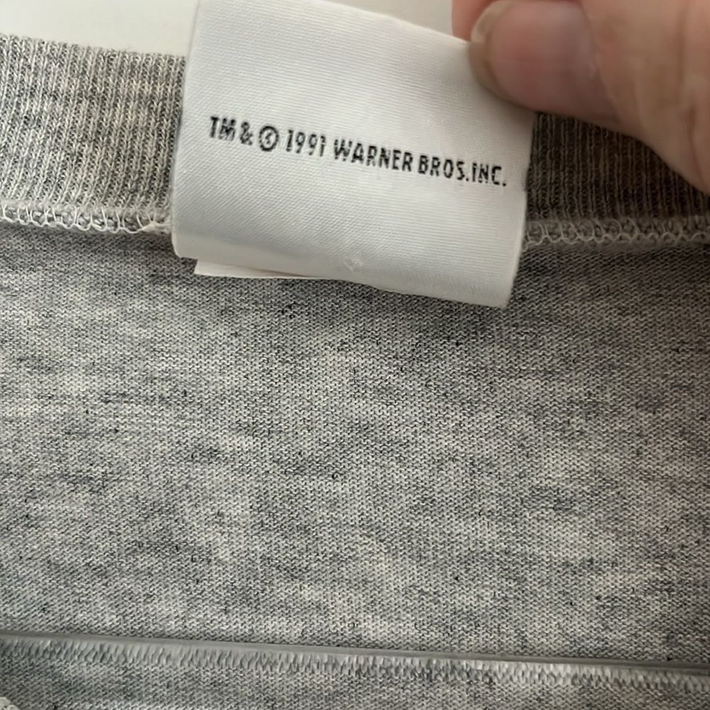 Looney Tunes Acme Vintage Gray Graphic T-Shirt V Neck SZ 1X - Picture 4 of 6